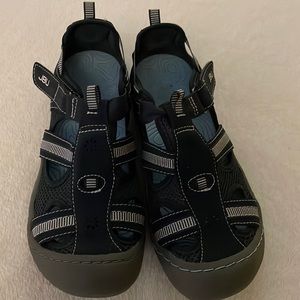 Juju water shoes size 7.5